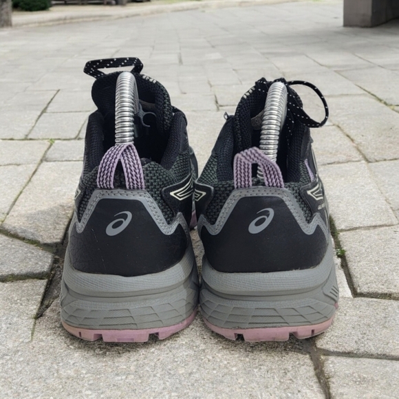 Asics Gel Venture style women's size 6.5 style 8 1012A706. Pre-owned sturdy. - Picture 10 of 10